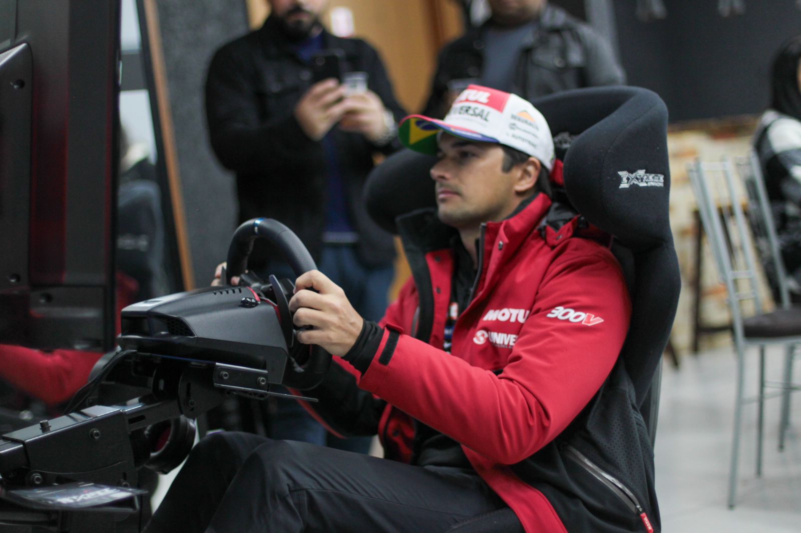 Piloto no simulador da Start Race